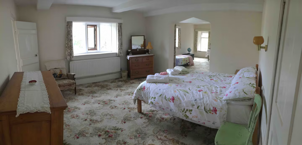 Farmhouse cottage bathroom