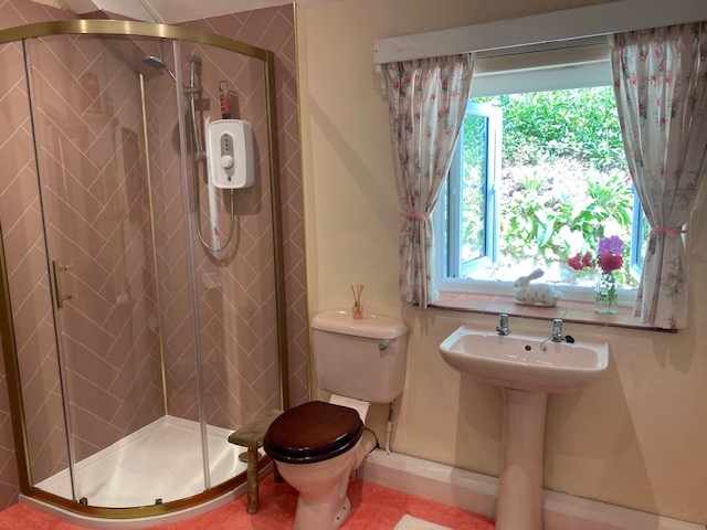 Isle of Wight holiday cottage shower room